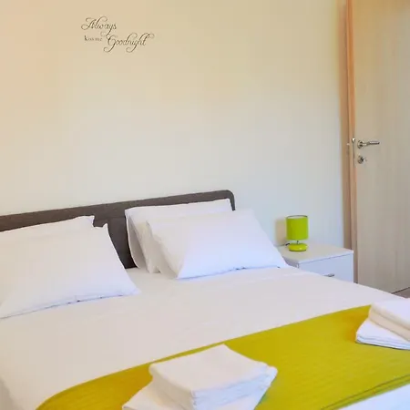 Zora * Rogoznica (Sibenik-Knin)