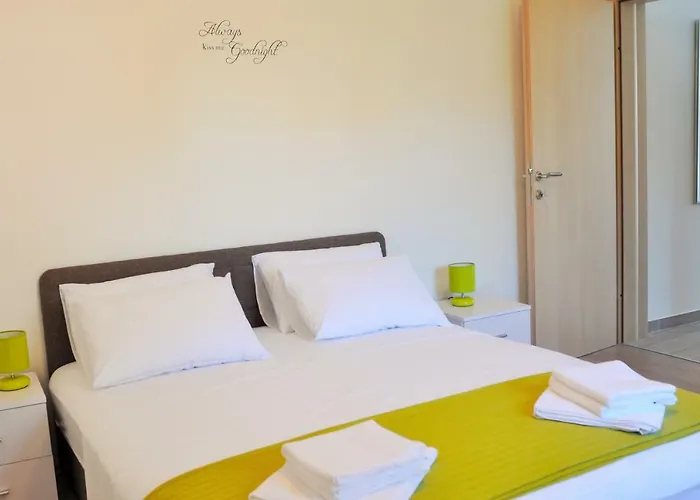 Zora * Rogoznica (Sibenik-Knin)